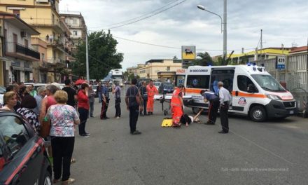Auto travolge pedone a Pizzo, ferita una sessantenne