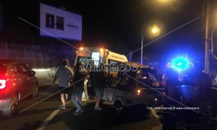Incidente stradale a Pizzo: Ape calessino si ribalta, tre feriti